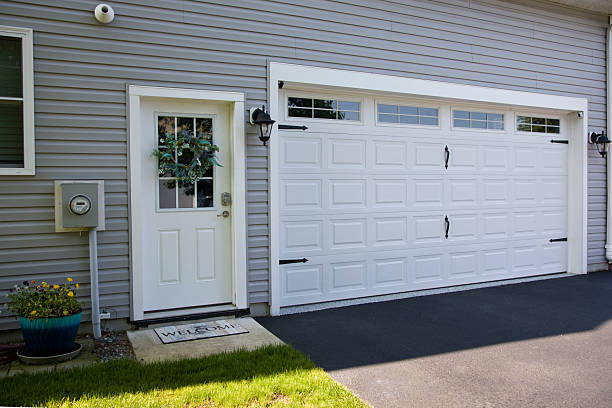 24/7 Emergency Garage Door Panel Replacement experts in Benton Harbor, MI